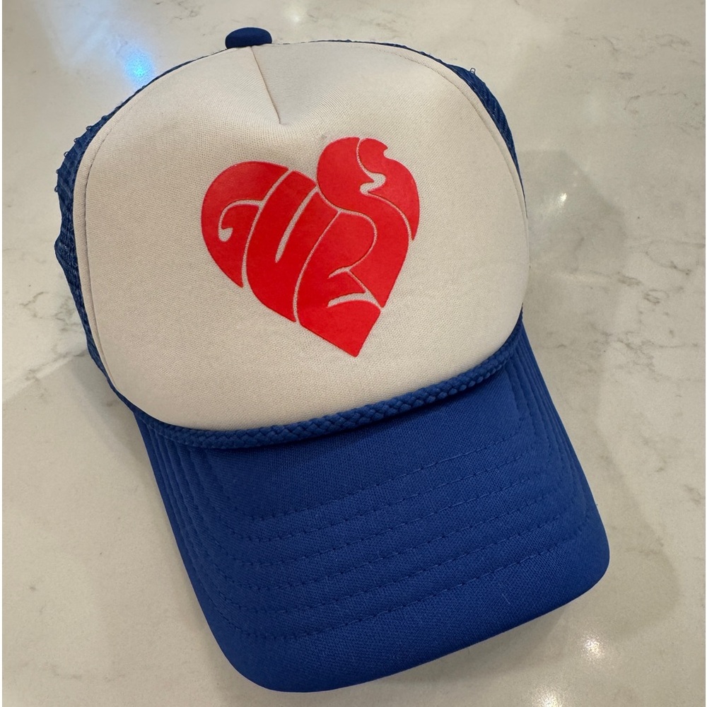 GUESS Woman’s Trucker Hat